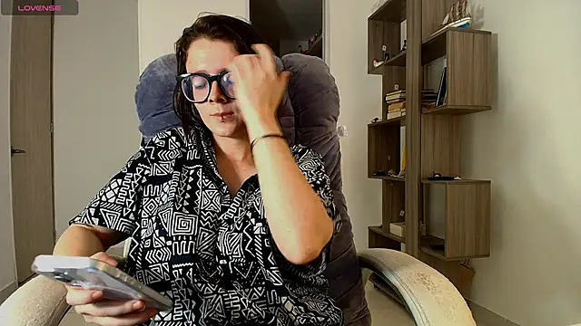 Arya starrk online show from November 8, 3:01 pm