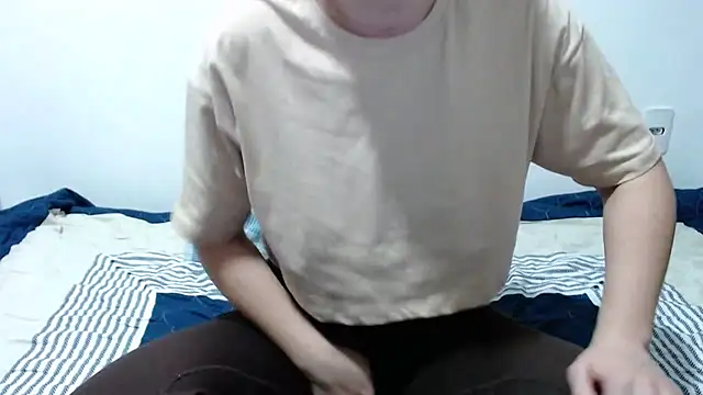 Snapshot of Laiara22 chatting on May 28, 2:09 am Laiara22 online show from May 28, 2:09 am
