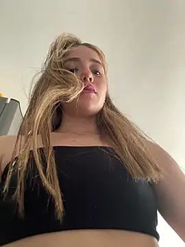 Snapshot of ShelbyHagen chatting on January 29, 7:32 pm ShelbyHagen online show from January 29, 7:32 pm