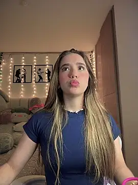 Snapshot of ShelbyHagen chatting on January 7, 2:25 am ShelbyHagen online show from January 7, 2:25 am