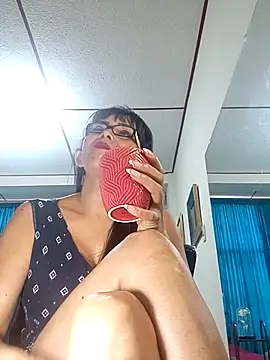 kelly dirty  online show from May 2, 6:02 pm