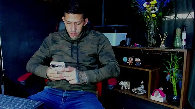 Snapshot of yeckodream chatting on April 19, 4:23 am yeckodream online show from April 19, 4:23 am