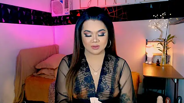 Snapshot of asiankatyhuge chatting on October 27, 9:30 pm asiankatyhuge online show from October 27, 9:30 pm