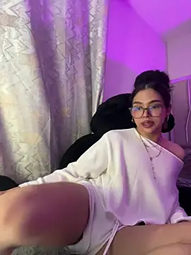Snapshot of Samantha_Bernardo chatting on June 21, 5:21 am Samantha Bernardo online show from June 21, 5:21 am