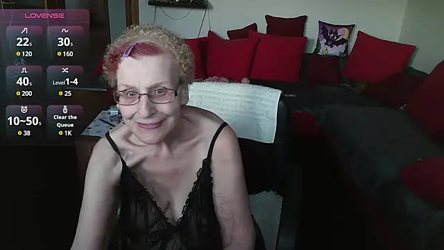 HeisseomaOriginal online show from January 8, 8:06 am