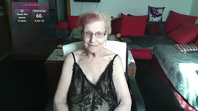 HeisseomaOriginal online show from May 21, 7:04 am