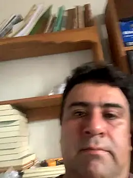 Snapshot of EmilianoGt chatting on October 1, 9:43 pm EmilianoGt online show from October 1, 9:43 pm
