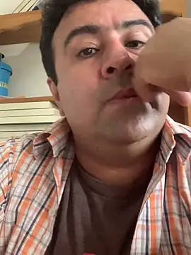 Snapshot of EmilianoGt chatting on October 7, 9:12 pm EmilianoGt online show from October 7, 9:12 pm