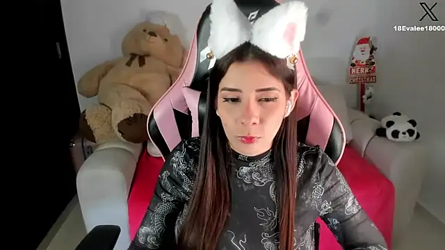 eval lee18 online show from January 15, 7:37 am