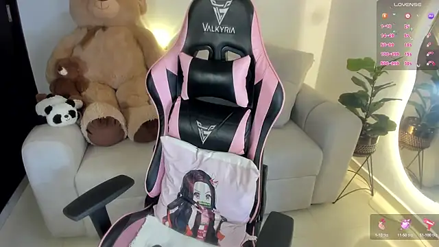 eval lee18 online show from March 11, 11:04 pm