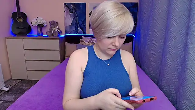 Snapshot of BlondPearl chatting on May 14, 11:28 am BlondPearl online show from May 14, 11:28 am