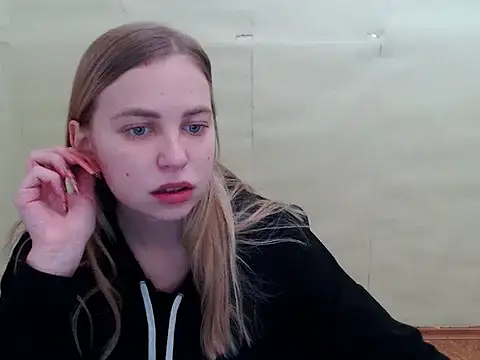 Snapshot of klerkarina chatting on December 3, 6:04 am klerkarina online show from December 3, 6:04 am