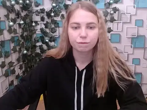 Snapshot of klerkarina chatting on December 5, 6:32 am klerkarina online show from December 5, 6:32 am