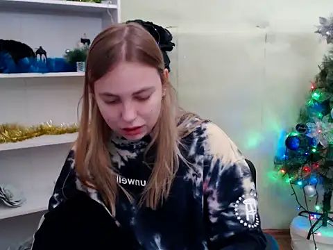 Snapshot of klerkarina chatting on December 9, 5:40 am klerkarina online show from December 9, 5:40 am