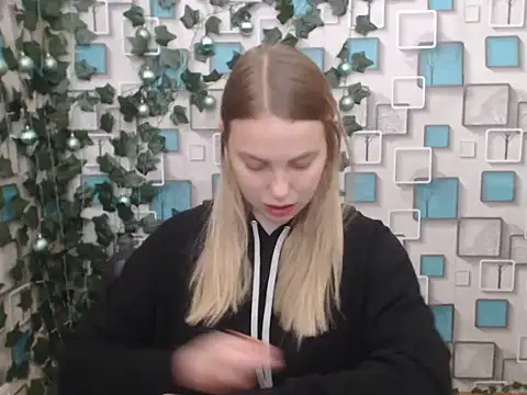 Snapshot of klerkarina chatting on December 18, 7:58 am klerkarina online show from December 18, 7:58 am