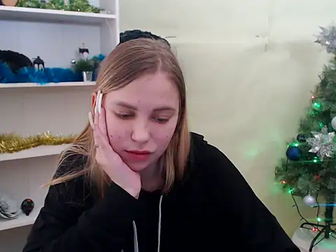 Snapshot of klerkarina chatting on December 22, 9:11 am klerkarina online show from December 22, 9:11 am