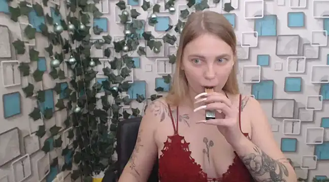 Snapshot of klerkarina chatting on January 3, 9:04 am klerkarina online show from January 3, 9:04 am