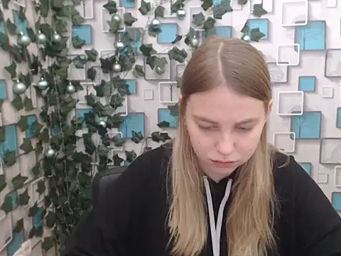 Snapshot of klerkarina chatting on January 4, 6:09 am klerkarina online show from January 4, 6:09 am