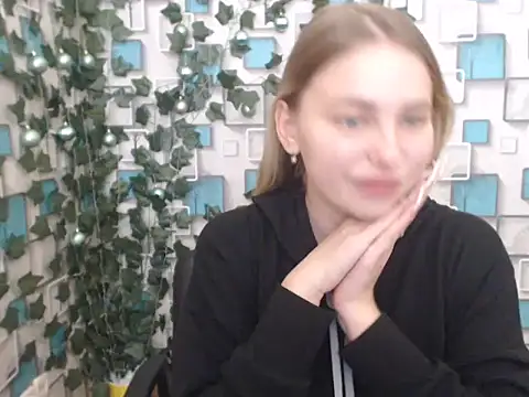 Snapshot of klerkarina chatting on January 4, 9:10 am klerkarina online show from January 4, 9:10 am