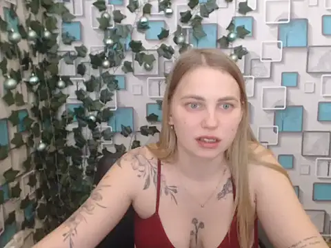 Snapshot of klerkarina chatting on January 5, 9:05 am klerkarina online show from January 5, 9:05 am