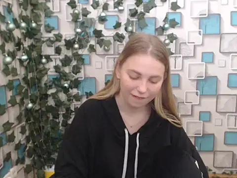 Snapshot of klerkarina chatting on January 6, 8:14 am klerkarina online show from January 6, 8:14 am