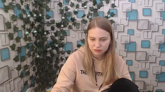 Snapshot of klerkarina chatting on January 18, 6:24 am klerkarina online show from January 18, 6:24 am
