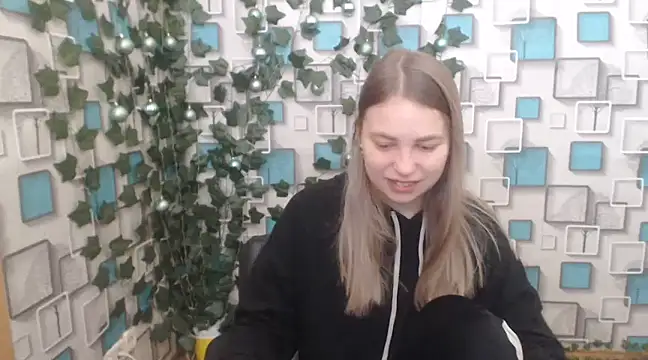Snapshot of klerkarina chatting on February 6, 6:29 am klerkarina online show from February 6, 6:29 am