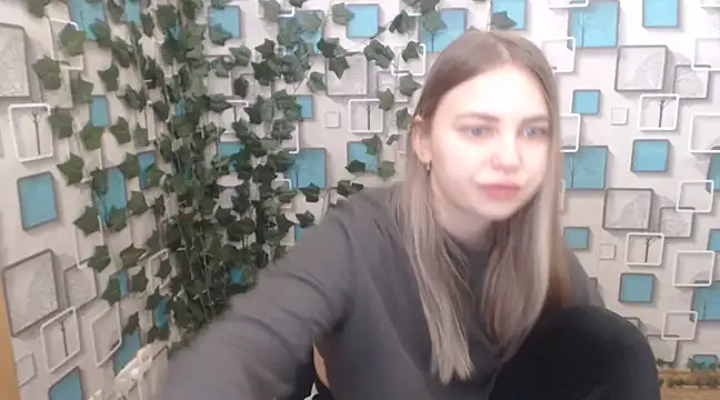 Snapshot of klerkarina chatting on February 9, 5:40 am klerkarina online show from February 9, 5:40 am