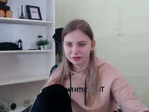 Snapshot of klerkarina chatting on February 13, 9:41 am klerkarina online show from February 13, 9:41 am