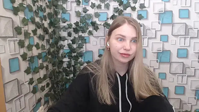 Snapshot of klerkarina chatting on February 18, 6:15 am klerkarina online show from February 18, 6:15 am