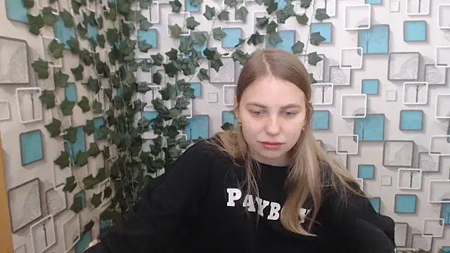 Snapshot of klerkarina chatting on February 19, 6:11 am klerkarina online show from February 19, 6:11 am