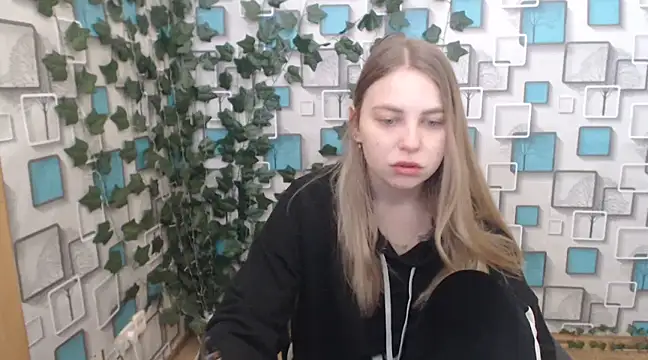 Snapshot of klerkarina chatting on February 20, 5:44 am klerkarina online show from February 20, 5:44 am