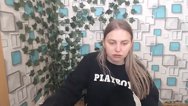 Snapshot of klerkarina chatting on March 3, 9:33 am klerkarina online show from March 3, 9:33 am