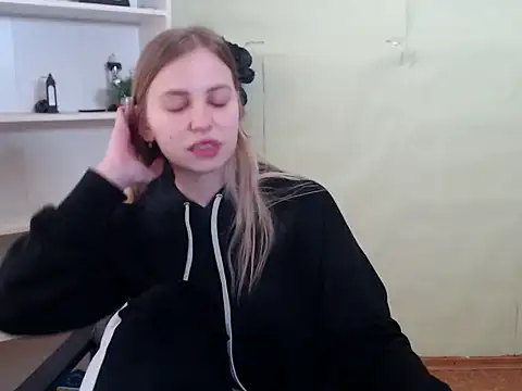 Snapshot of klerkarina chatting on March 18, 6:03 am klerkarina online show from March 18, 6:03 am