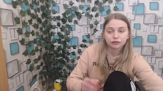 Snapshot of klerkarina chatting on March 19, 6:03 am klerkarina online show from March 19, 6:03 am