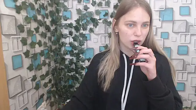Snapshot of klerkarina chatting on March 21, 6:05 am klerkarina online show from March 21, 6:05 am