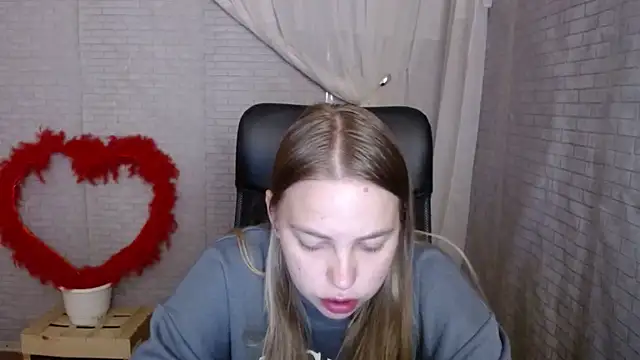 Snapshot of klerkarina chatting on October 7, 5:26 am klerkarina online show from October 7, 5:26 am