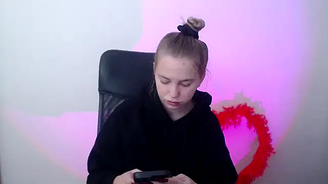 Snapshot of klerkarina chatting on October 22, 5:19 am klerkarina online show from October 22, 5:19 am