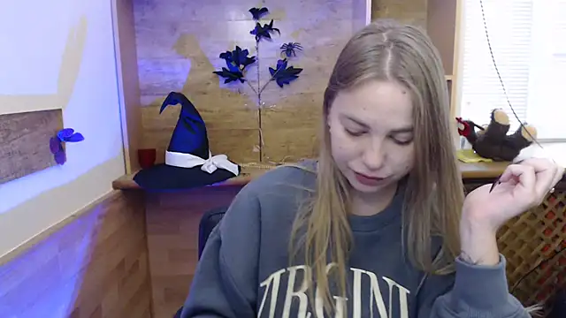 Snapshot of klerkarina chatting on November 3, 6:14 am klerkarina online show from November 3, 6:14 am