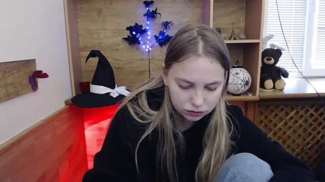 Snapshot of klerkarina chatting on November 4, 6:01 am klerkarina online show from November 4, 6:01 am