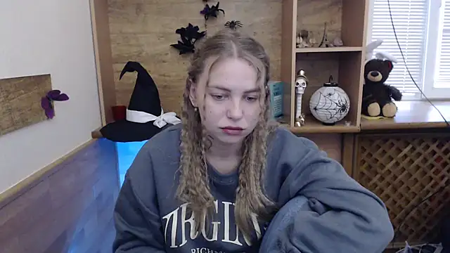 Snapshot of klerkarina chatting on November 5, 5:51 am klerkarina online show from November 5, 5:51 am