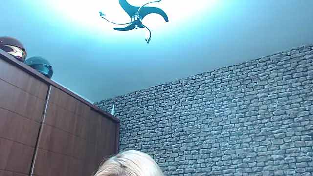 Snapshot of CuteBlondeMe chatting on January 25, 10:50 pm CuteBlondeMe online show from January 25, 10:50 pm