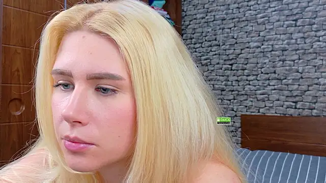CuteBlondeMe online show from March 9, 5:06 pm