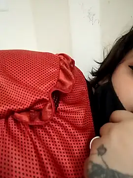 Snapshot of Amritt_Kour chatting on December 23, 9:29 pm Amritt Kour online show from December 23, 9:29 pm
