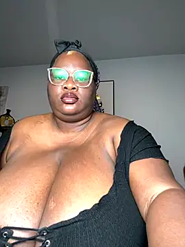 SexyHugeblackTitties online show from November 17, 1:06 pm