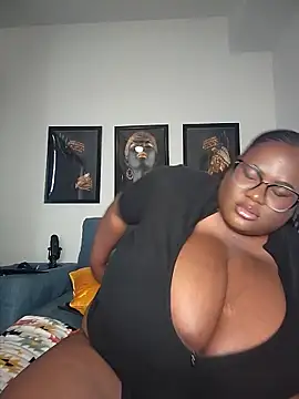 SexyHugeblackTitties online show from February 1, 8:07 pm