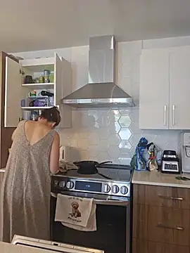 Snapshot of Ellie-L-Elizabeth chatting on June 19, 3:38 pm Ellie-L-Elizabeth online show from June 19, 3:38 pm