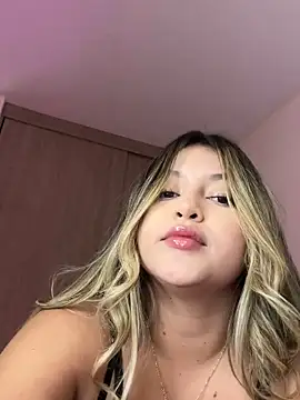 lunablossom  online show from October 21, 9:26 pm