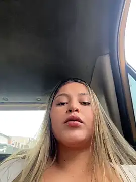 lunablossom  online show from May 17, 8:49 pm