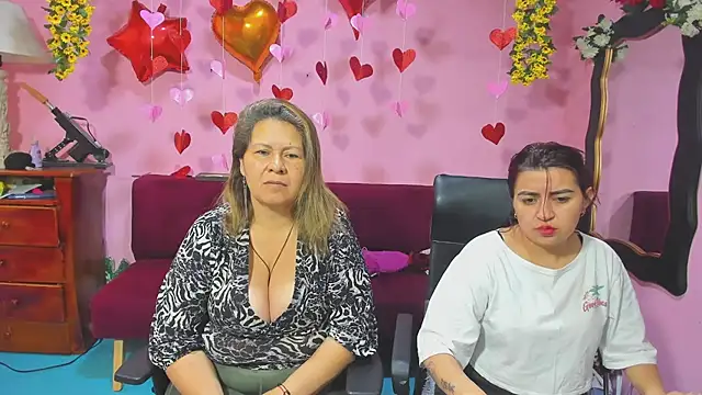 Snapshot of lesbiancuple chatting on February 13, 1:18 pm lesbiancuple online show from February 13, 1:18 pm
